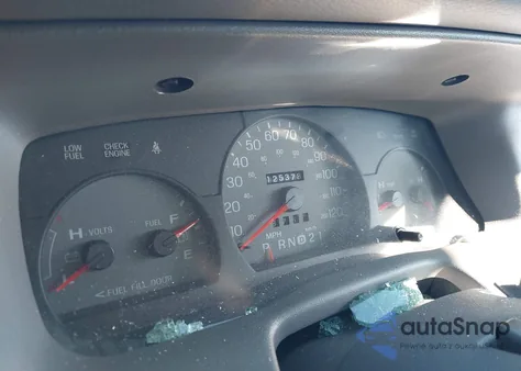 1999 Mercury Grand Marquis Gs из США, поврежденный, VIN 2MEFM74W5XX626563